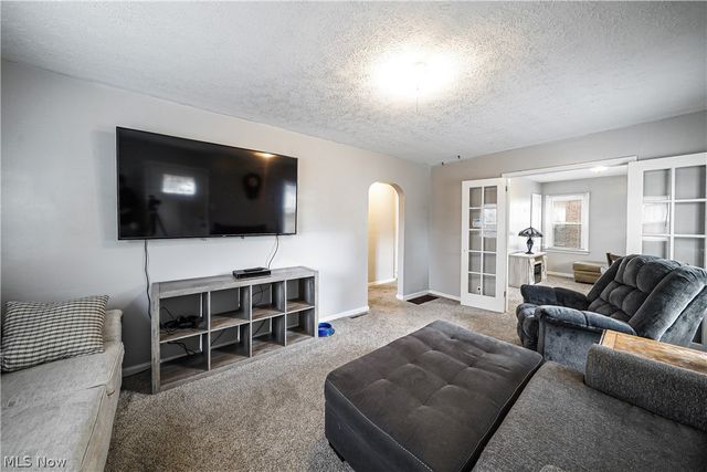 61 Hawk Avenue, Akron, OH 44312