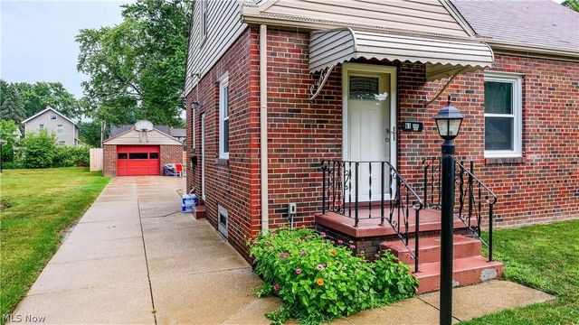 61 Hawk Avenue, Akron, OH 44312