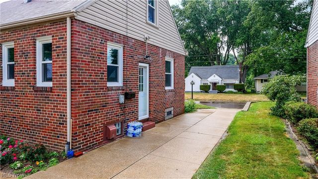 61 Hawk Avenue, Akron, OH 44312