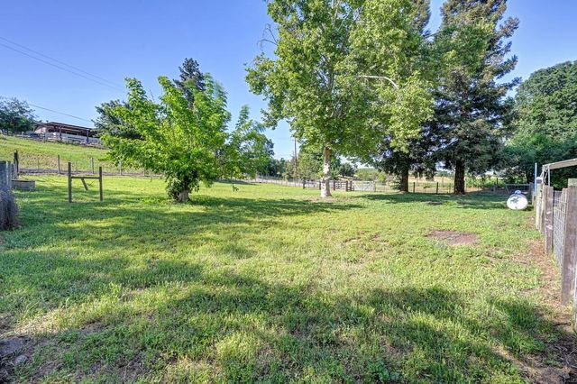 10813 Stone Rd, Oakdale, CA 95361