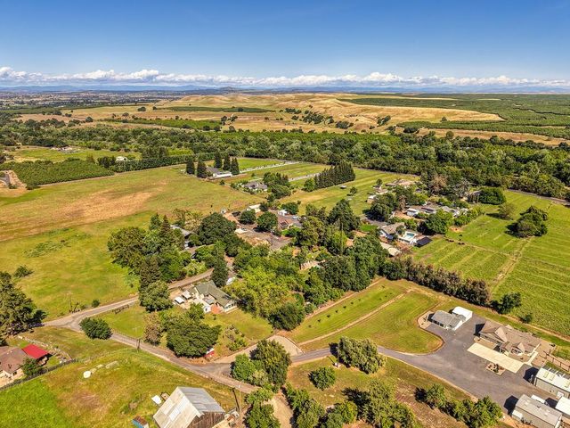 10813 Stone Rd, Oakdale, CA 95361