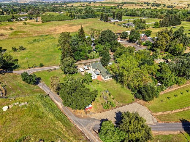 10813 Stone Rd, Oakdale, CA 95361