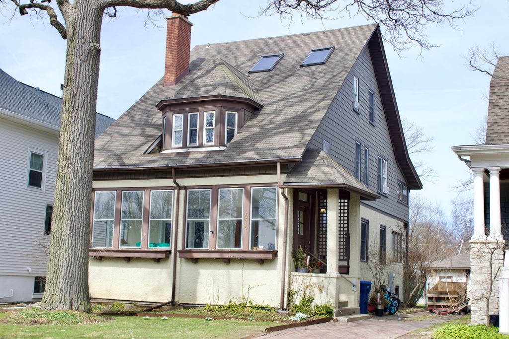 1018 Oakwood Avenue, Wilmette, IL 60091