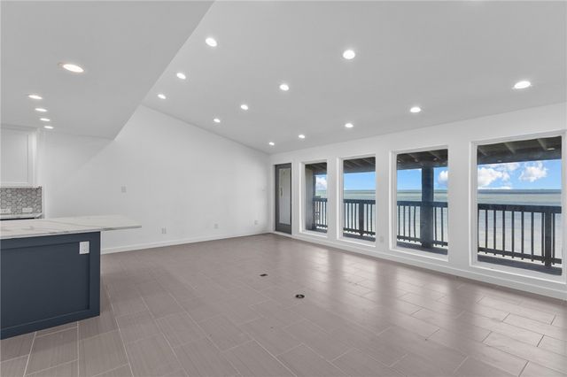 4270 Ocean Dr 2, Corpus Christi, TX 78411
