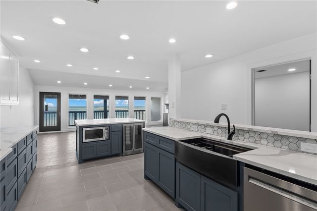 4270 Ocean Dr 2, Corpus Christi, TX 78411