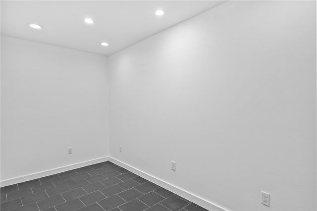 4270 Ocean Dr 2, Corpus Christi, TX 78411