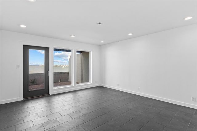 4270 Ocean Dr 2, Corpus Christi, TX 78411
