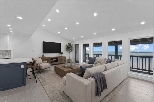 4270 Ocean Dr 2, Corpus Christi, TX 78411