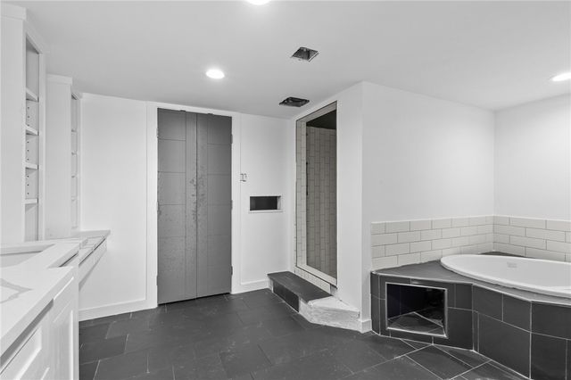 4270 Ocean Dr 2, Corpus Christi, TX 78411