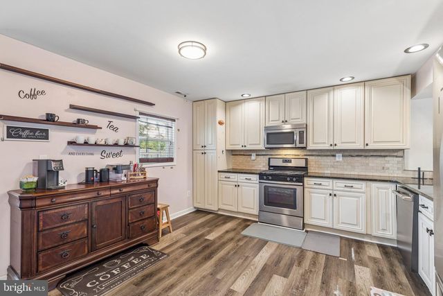 35 INDIAN QUEEN LN, Maple Shade, NJ 08052