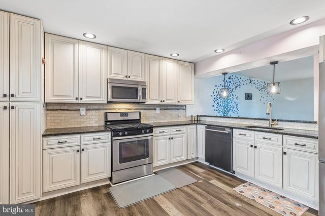 35 INDIAN QUEEN LN, Maple Shade, NJ 08052