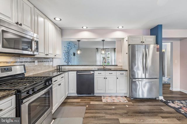 35 INDIAN QUEEN LN, Maple Shade, NJ 08052
