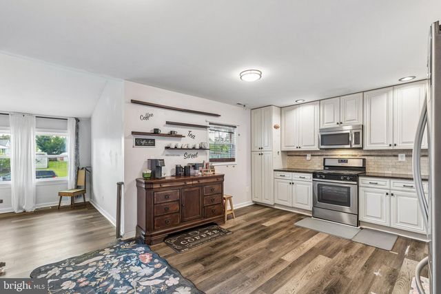 35 INDIAN QUEEN LN, Maple Shade, NJ 08052