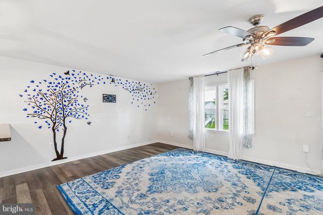 35 INDIAN QUEEN LN, Maple Shade, NJ 08052
