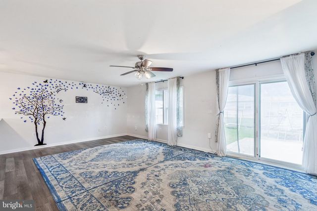 35 INDIAN QUEEN LN, Maple Shade, NJ 08052
