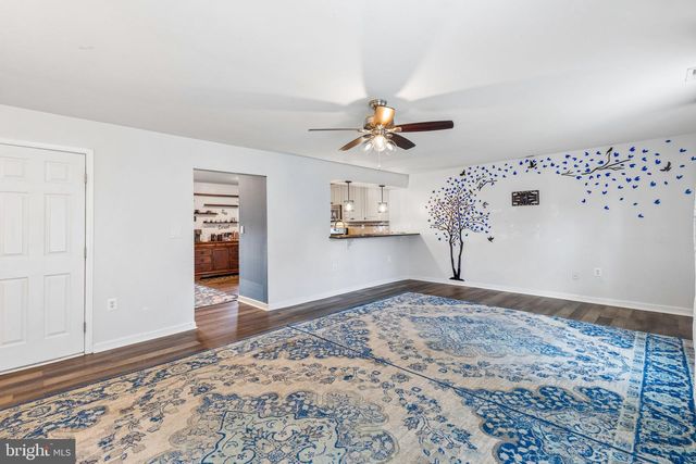 35 INDIAN QUEEN LN, Maple Shade, NJ 08052