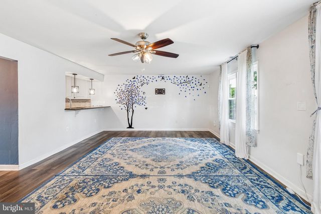 35 INDIAN QUEEN LN, Maple Shade, NJ 08052