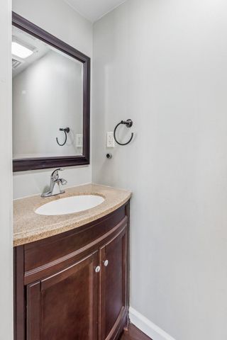 35 INDIAN QUEEN LN, Maple Shade, NJ 08052