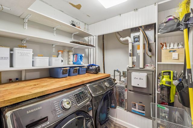 35 INDIAN QUEEN LN, Maple Shade, NJ 08052