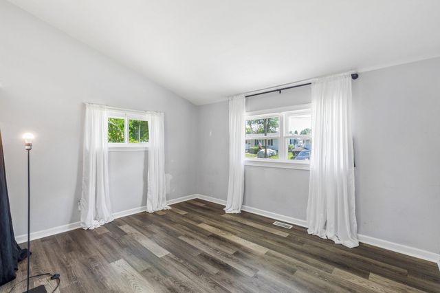 35 INDIAN QUEEN LN, Maple Shade, NJ 08052