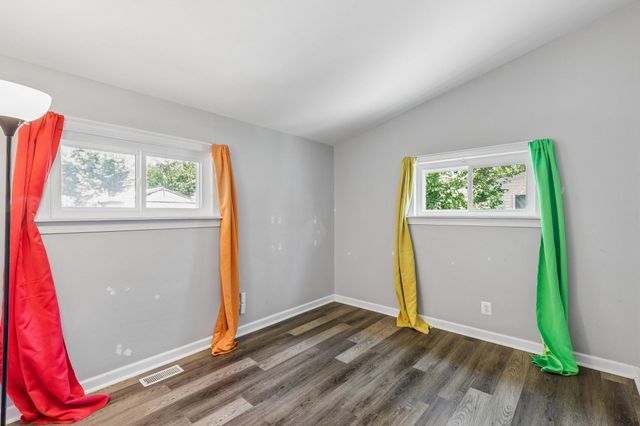 35 INDIAN QUEEN LN, Maple Shade, NJ 08052