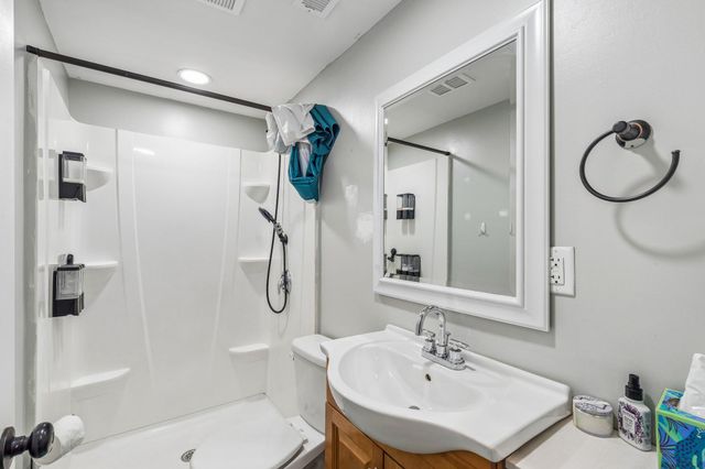 35 INDIAN QUEEN LN, Maple Shade, NJ 08052