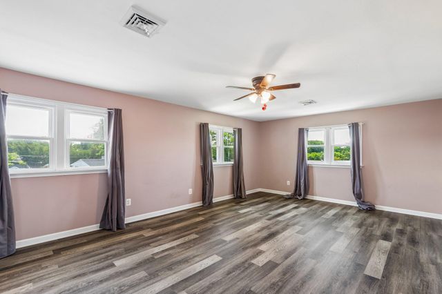 35 INDIAN QUEEN LN, Maple Shade, NJ 08052