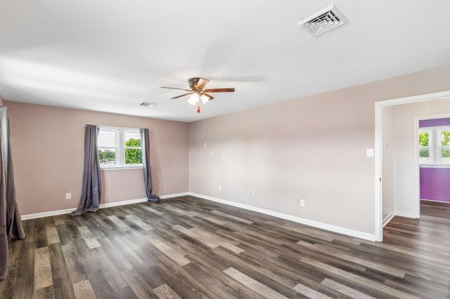 35 INDIAN QUEEN LN, Maple Shade, NJ 08052