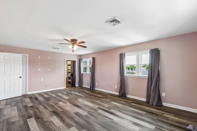 35 INDIAN QUEEN LN, Maple Shade, NJ 08052