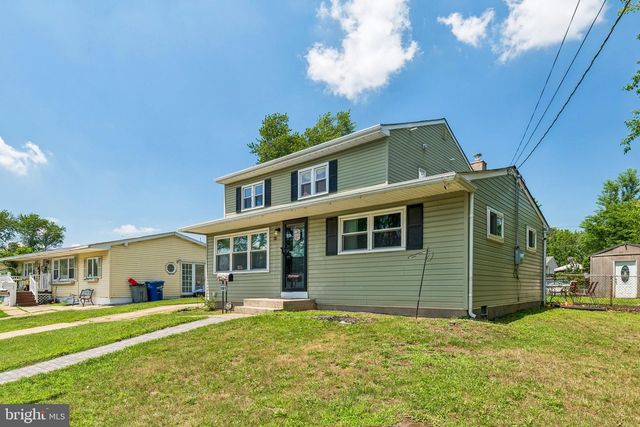 35 INDIAN QUEEN LN, Maple Shade, NJ 08052