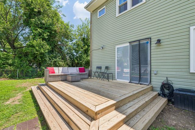 35 INDIAN QUEEN LN, Maple Shade, NJ 08052