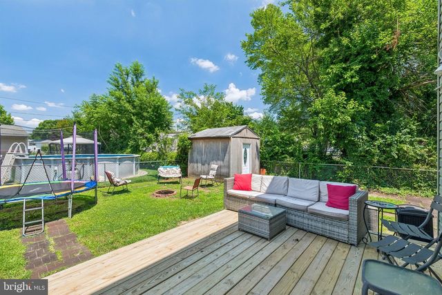 35 INDIAN QUEEN LN, Maple Shade, NJ 08052