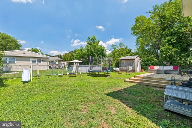 35 INDIAN QUEEN LN, Maple Shade, NJ 08052