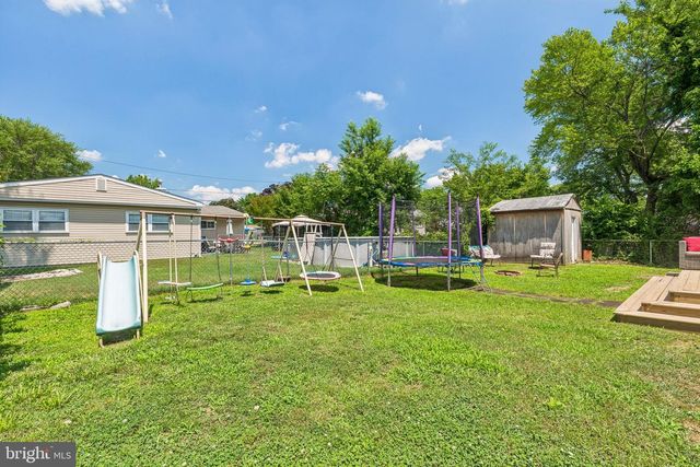 35 INDIAN QUEEN LN, Maple Shade, NJ 08052