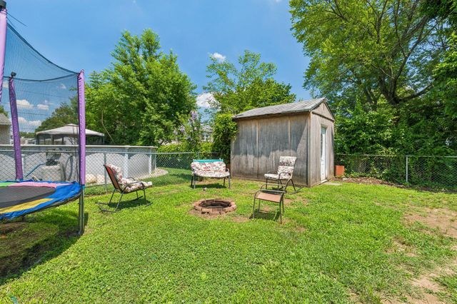 35 INDIAN QUEEN LN, Maple Shade, NJ 08052