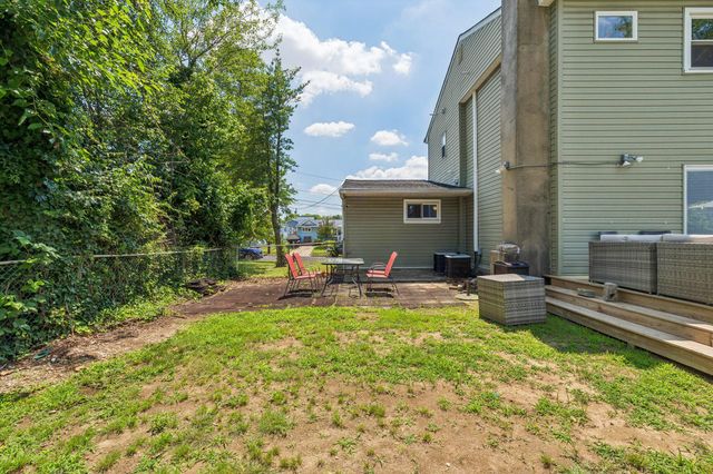 35 INDIAN QUEEN LN, Maple Shade, NJ 08052