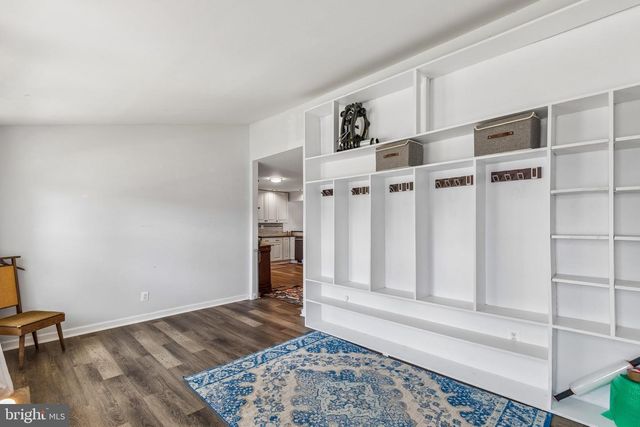 35 INDIAN QUEEN LN, Maple Shade, NJ 08052