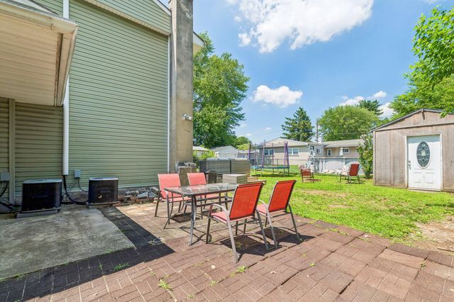 35 INDIAN QUEEN LN, Maple Shade, NJ 08052