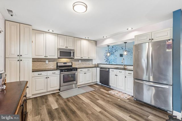 35 INDIAN QUEEN LN, Maple Shade, NJ 08052