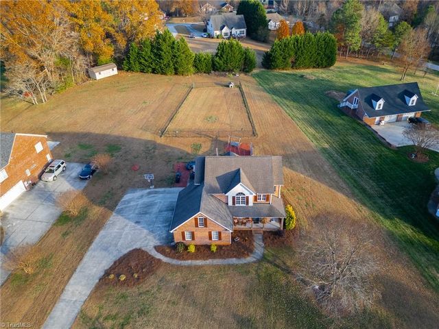 206 Garden Valley Drive, Winston-salem, NC 27107