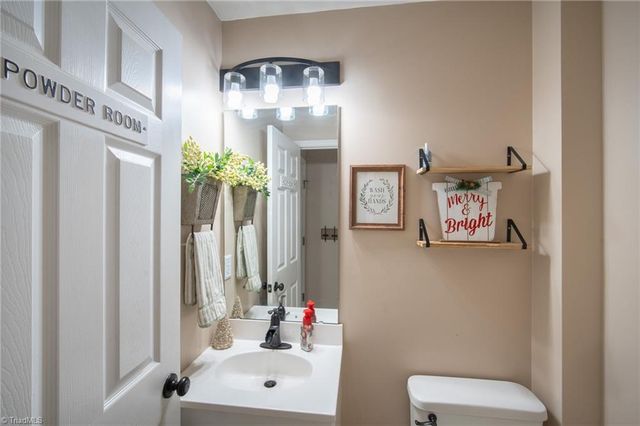 206 Garden Valley Drive, Winston-salem, NC 27107