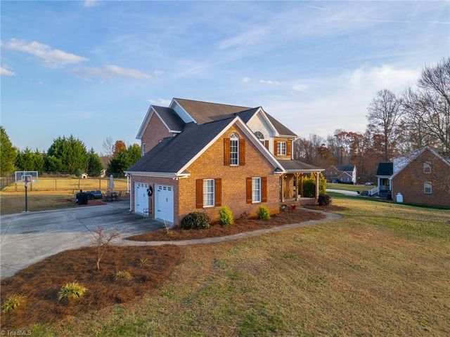 206 Garden Valley Drive, Winston-salem, NC 27107