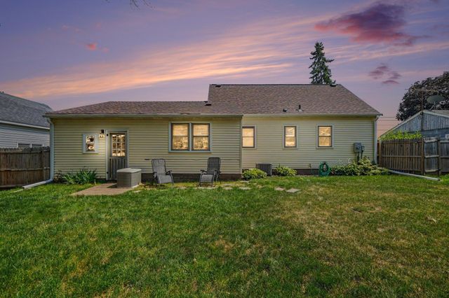 1257 Parallel Street, Chaska, MN 55318