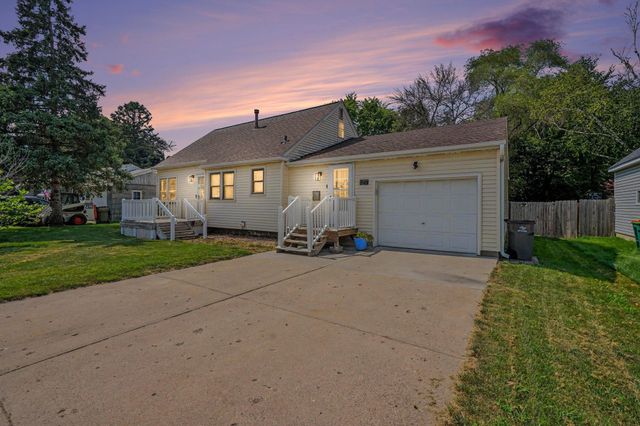 1257 Parallel Street, Chaska, MN 55318