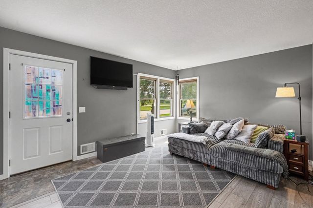 1257 Parallel Street, Chaska, MN 55318
