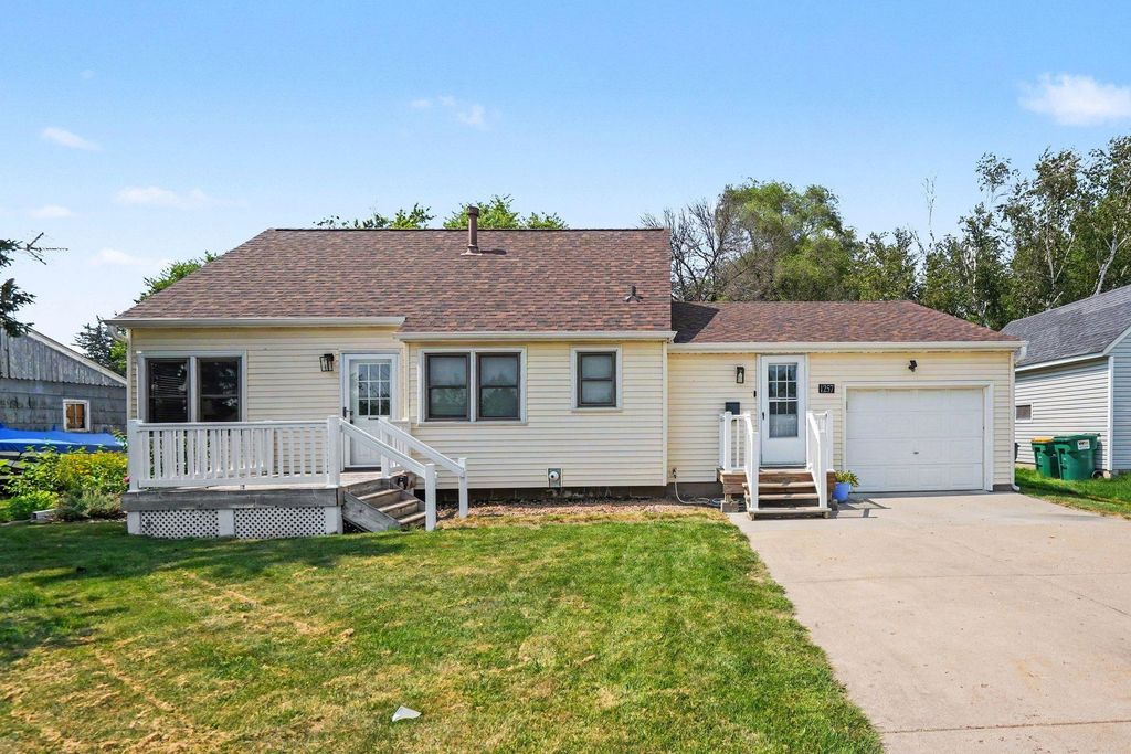 1257 Parallel Street, Chaska, MN 55318