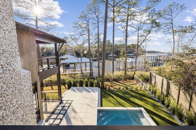 613 Eden Drive, Point Washington, FL 32459