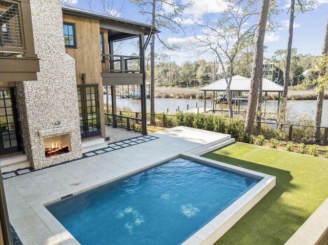 613 Eden Drive, Point Washington, FL 32459