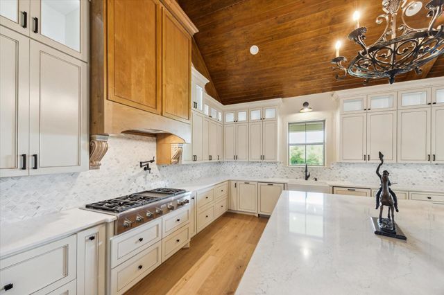 2130 Hartfield Road, Round Top, TX 78954