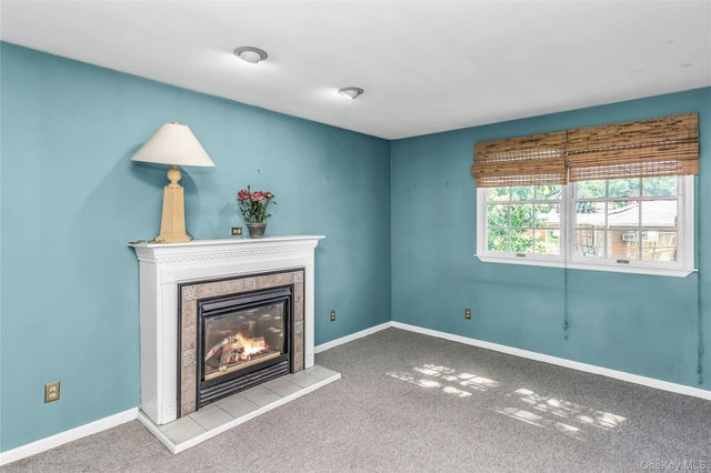 735 Muncey Road, West Islip, NY 11795